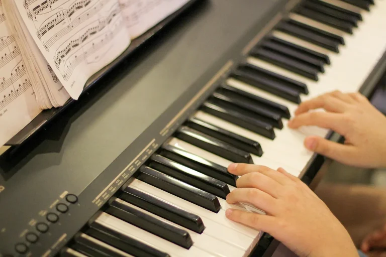 Comment apprendre le piano en autodidacte sans professeur ?