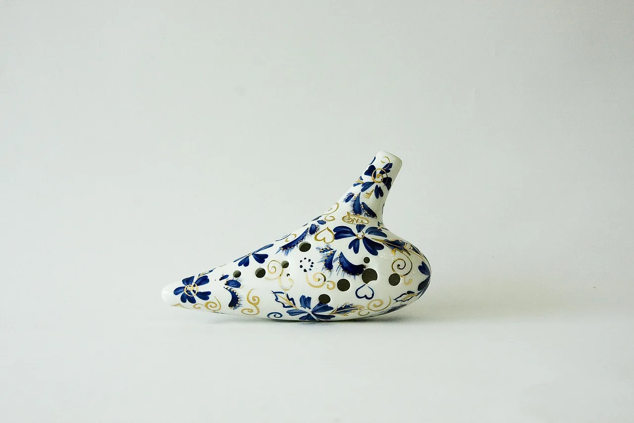 Ocarina en céramique à motifs floraux bleus Ocarina en céramique à motifs floraux bleus